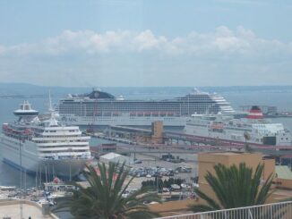 Losgeslagen cruiseschip op Mallorca