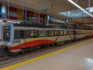 Metro bij station UIB met nieuwe halte richting ParcBit in Palma de Mallorca