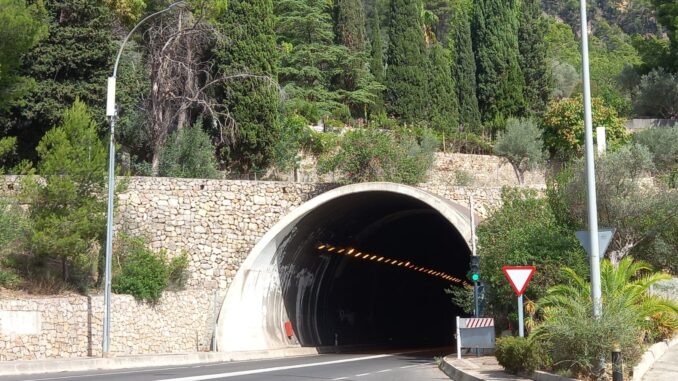 tunee Ingang van de Sóller-tunnel op Mallorca, die vanaf 6 oktober ’s nachts wordt gesloten voor onderhoud en veiligheidswerkzaamheden.