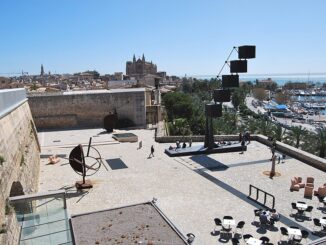 Terras van museum Es Baluard op de historische stadsmuur van Palma