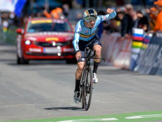 Remco Evenepoel juicht na zijn tijdrit op het WK wielrennen 2018 in Innsbruck.