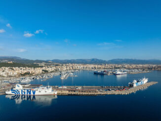 Overzicht van de haven van Palma met de stad, die volgens een nieuw masterplan ingrijpend wordt heringericht