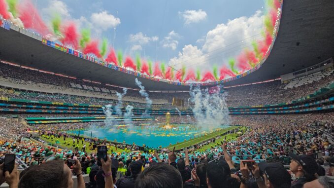 Openingsceremonie van het WK voetbal 2026 in een vol stadion voorafgaand aan het toernooi.